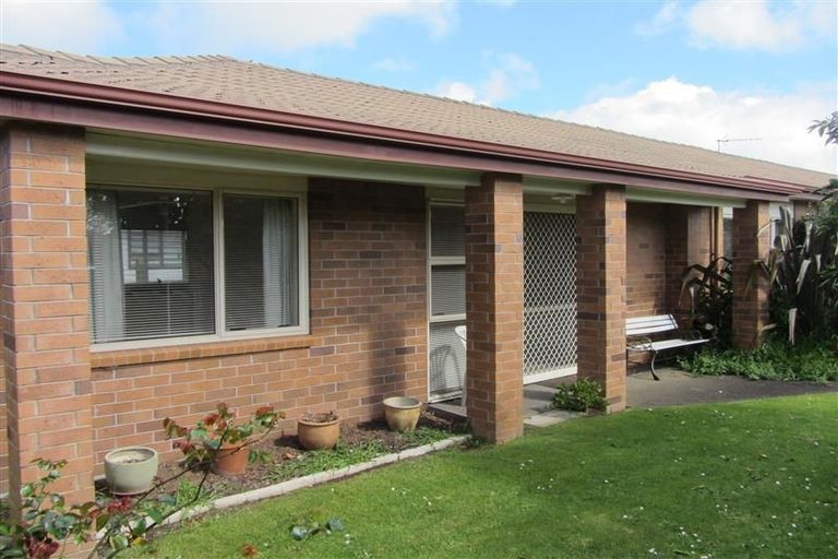Photo of property in 2/17 Youngs Road, Papakura, 2110