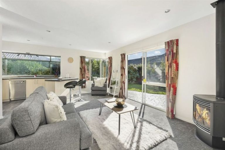 Photo of property in 12 Beauford Place, Parklands, Christchurch, 8083