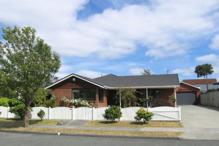Photo of property in 19 Memphis Grove, Totara Park, Upper Hutt, 5018