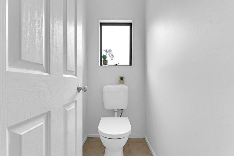 Photo of property in 12 Vitex Lane, Henderson, Auckland, 0612