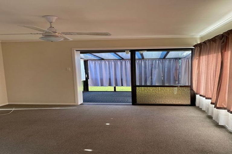Photo of property in 1/10 Ocean View Road, Northcote, Auckland, 0627