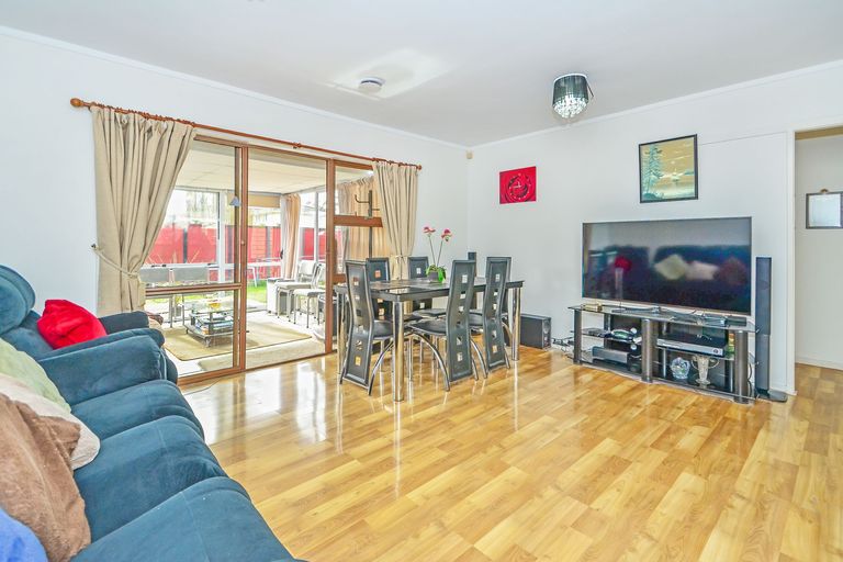 Photo of property in 1/158 Gossamer Drive, Pakuranga Heights, Auckland, 2010