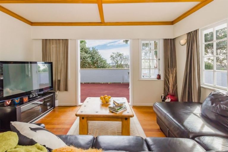 Photo of property in 1 Ruru Street, Waikanae, 5036