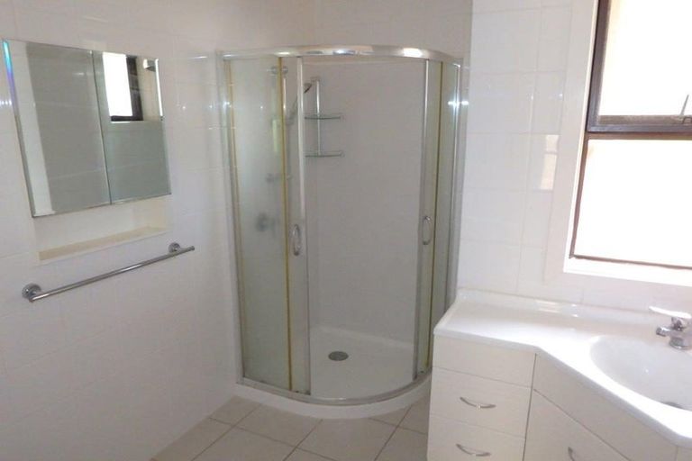 Photo of property in 68 Carrington Avenue, Silverdale, Hamilton, 3216