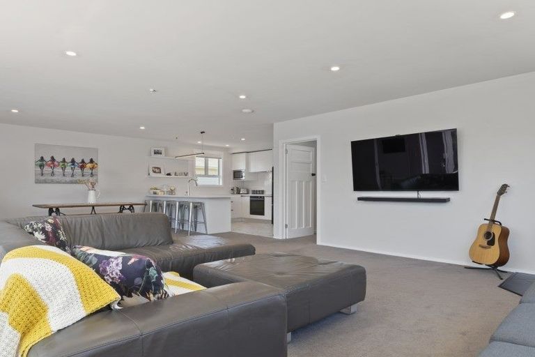 Photo of property in 3 Kitchener Terrace, Moturoa, New Plymouth, 4310