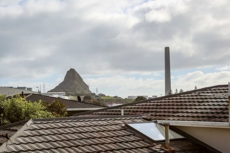 Photo of property in 3/80 Whiteley Street, Moturoa, New Plymouth, 4310