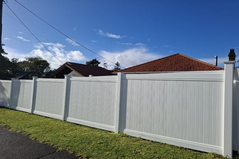 Photo of property in 1/12 Golf Road, New Lynn, Auckland, 0600