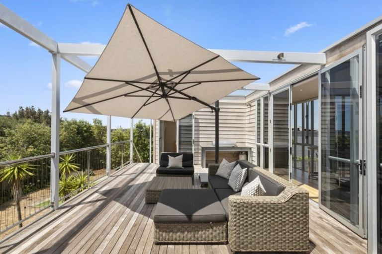 Photo of property in 25 Lagoon Way, Omaha, 0986