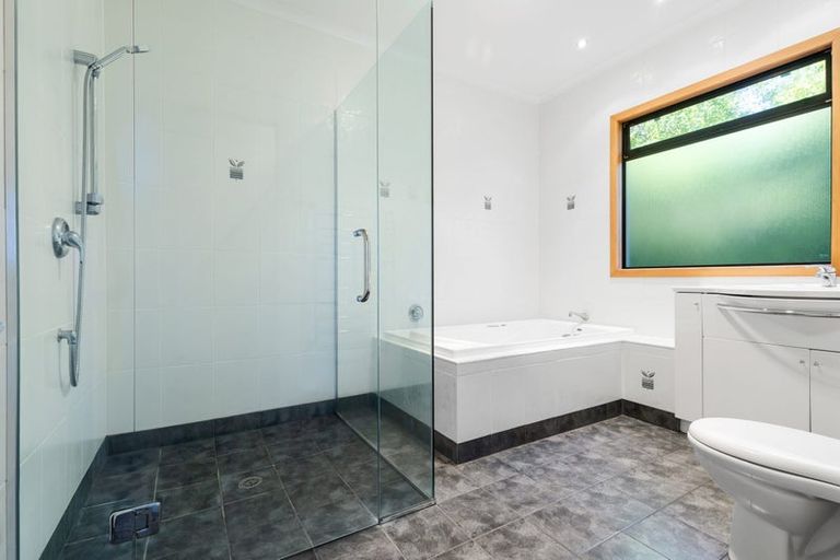 Photo of property in 3 Whakamoenga Point, Acacia Bay, Taupo, 3385