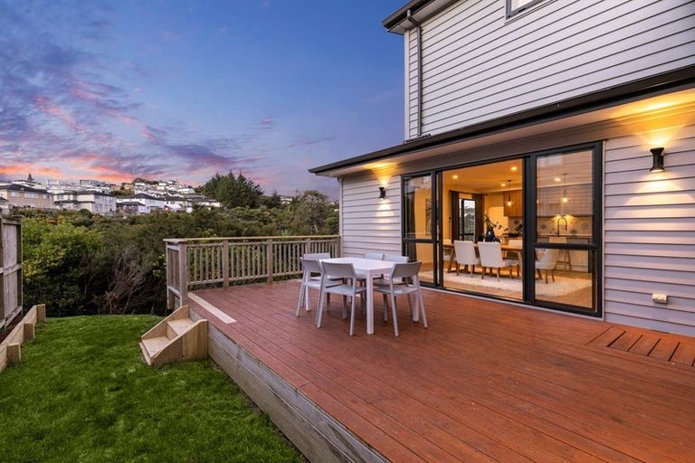 Photo of property in 11 Taraire Place, Orewa, 0931