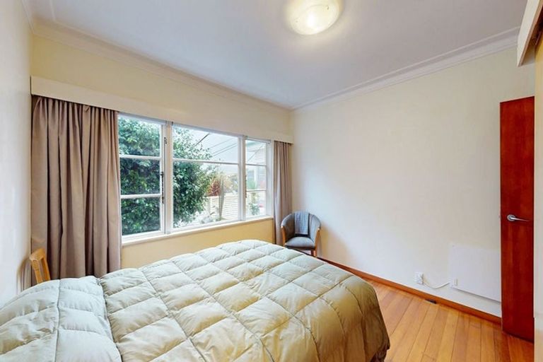 Photo of property in 88 Nevay Road, Karaka Bays, Wellington, 6022