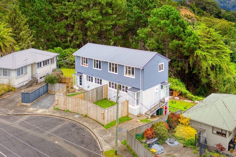 Photo of property in 76-78 Sievers Grove, Cannons Creek, Porirua, 5024