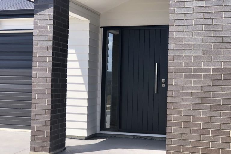 Photo of property in 53 Vinistra Road, Kumeu, 0810