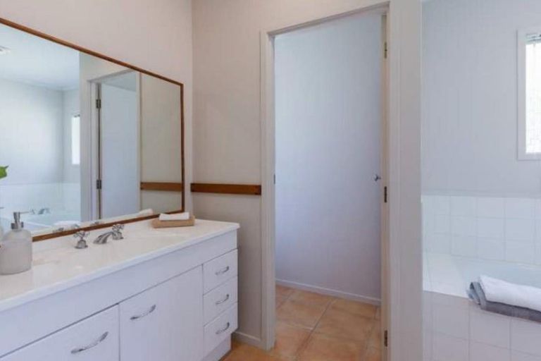 Photo of property in 2/14 Hollyhock Place, Browns Bay, Auckland, 0630