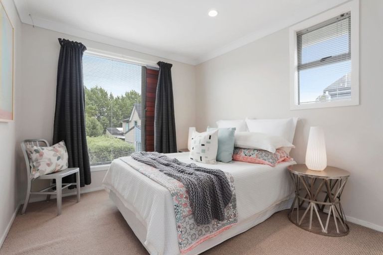 Photo of property in 9f Clearwater Cove, West Harbour, Auckland, 0618