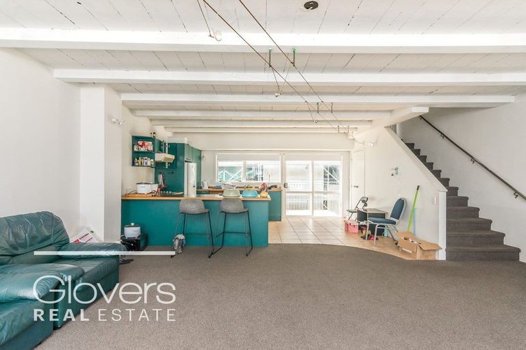 Photo of property in 10 Captain Scott Road, Glen Eden, Auckland, 0602