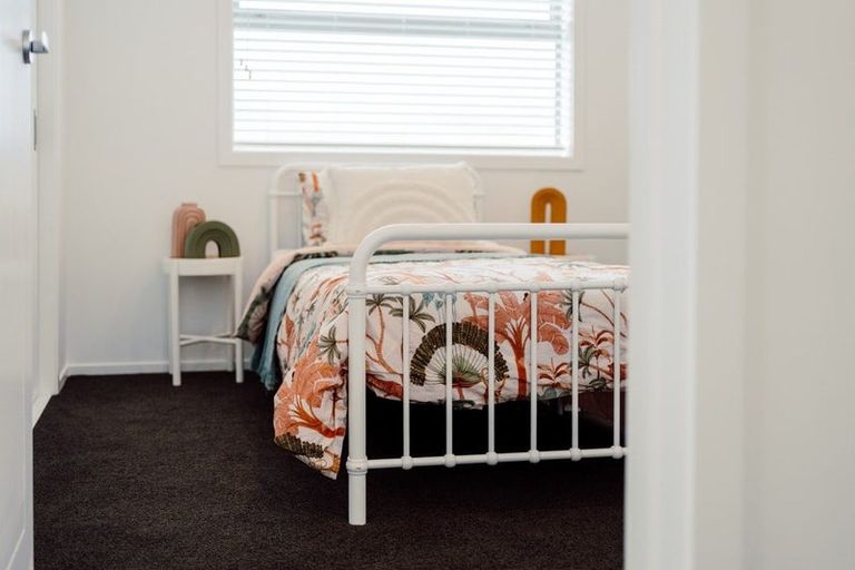 Photo of property in 10 Aarts Place, One Tree Point, 0118