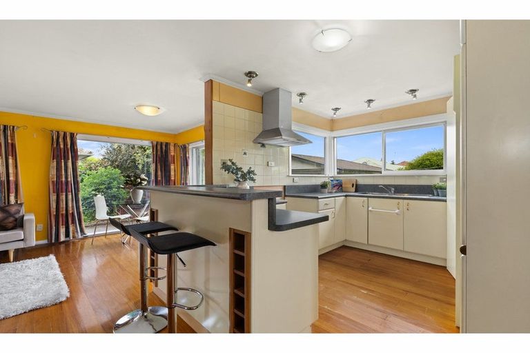 Photo of property in 11 Moreland Avenue, Papanui, Christchurch, 8053