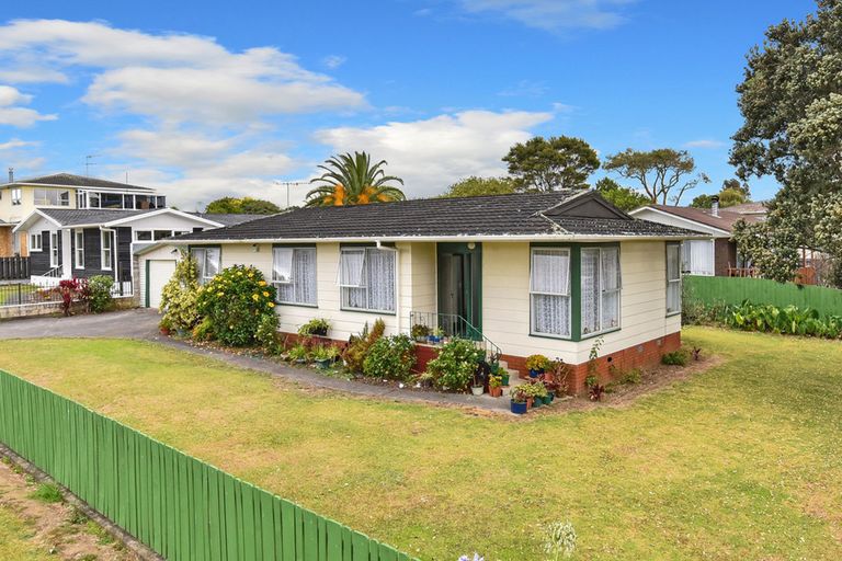 Photo of property in 1 Carbery Place, Manurewa, Auckland, 2102