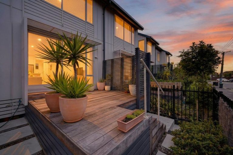 Photo of property in 8 Sunshine Lane, New Brighton, Christchurch, 8083