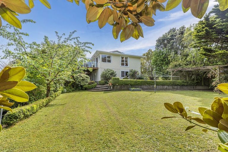 Photo of property in 28 Bartlett Grove, Tawa, Wellington, 5028