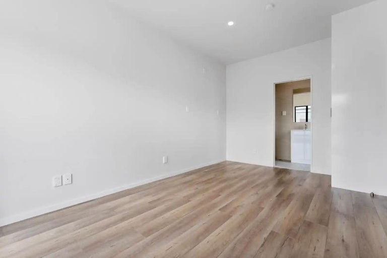 Photo of property in 28 Whare Kauri Road, Papakura, 2110