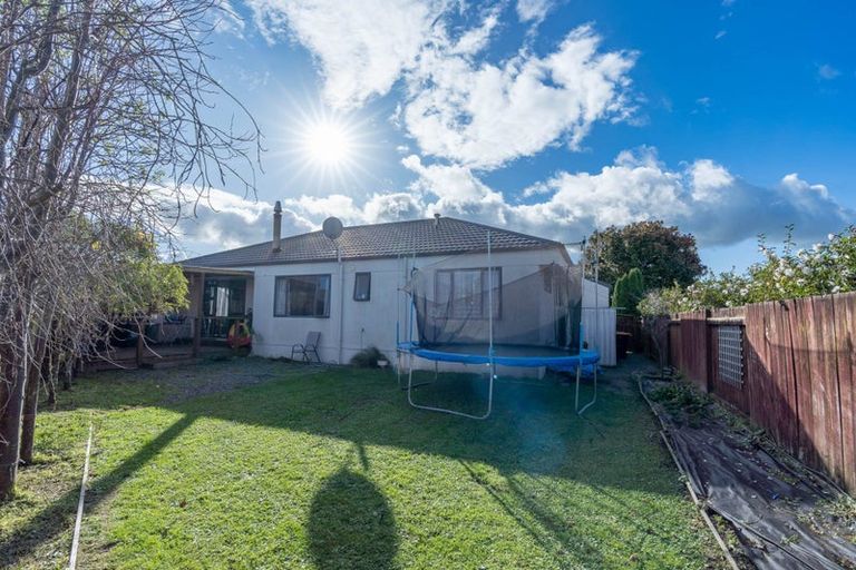 Photo of property in 35 Dalfield Place, Highbury, Palmerston North, 4412