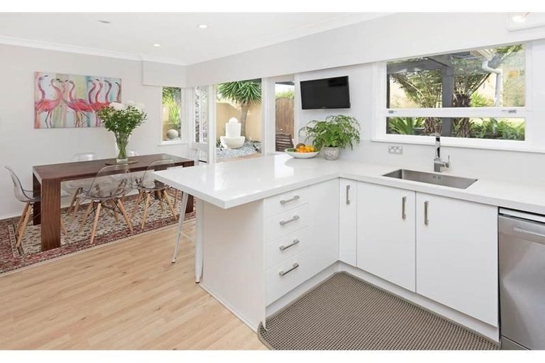 Photo of property in 29 Bert Wilson Place, Cockle Bay, Auckland, 2014