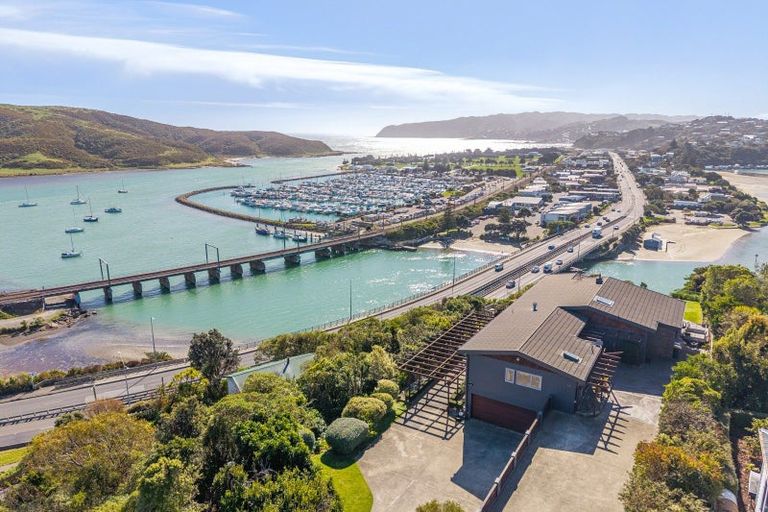 Photo of property in 62 Kiriwai Road, Paremata, Porirua, 5024