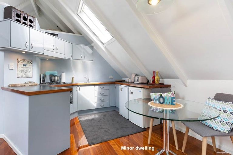 Photo of property in 1/17 Sandown Road, Rothesay Bay, Auckland, 0630