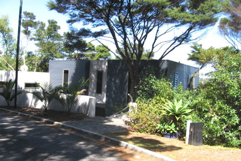 Photo of property in 89 Pemberton Avenue, Bayview, Auckland, 0629