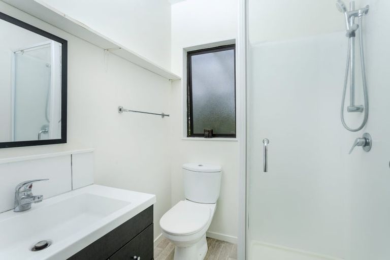 Photo of property in 134 Chelsea View Drive, Chatswood, Auckland, 0626