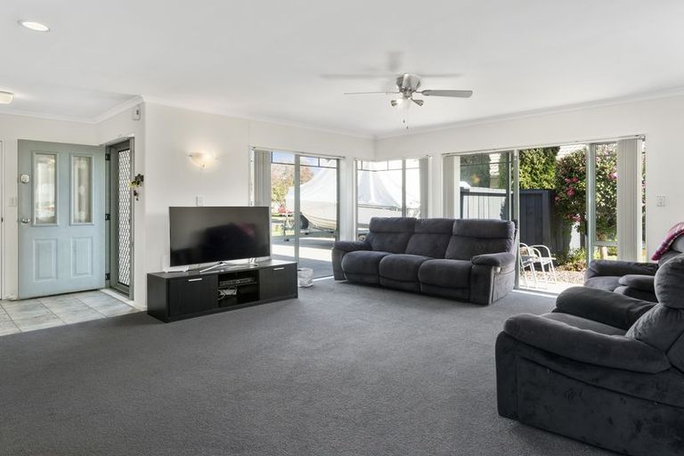 Photo of property in 17 Lavender Place, Papamoa Beach, Papamoa, 3118