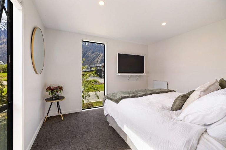 Photo of property in 3 Mulholland Drive, Jacks Point, 9371