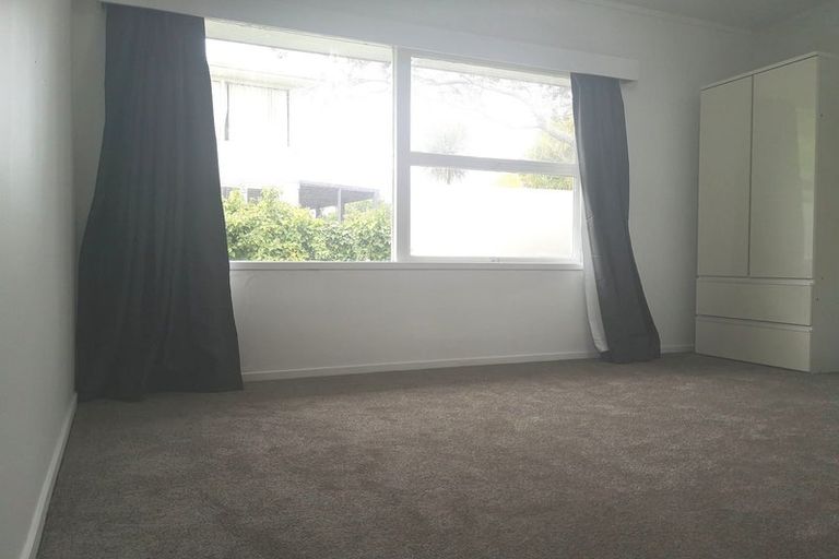 Photo of property in 170 Chivalry Road, Glenfield, Auckland, 0629