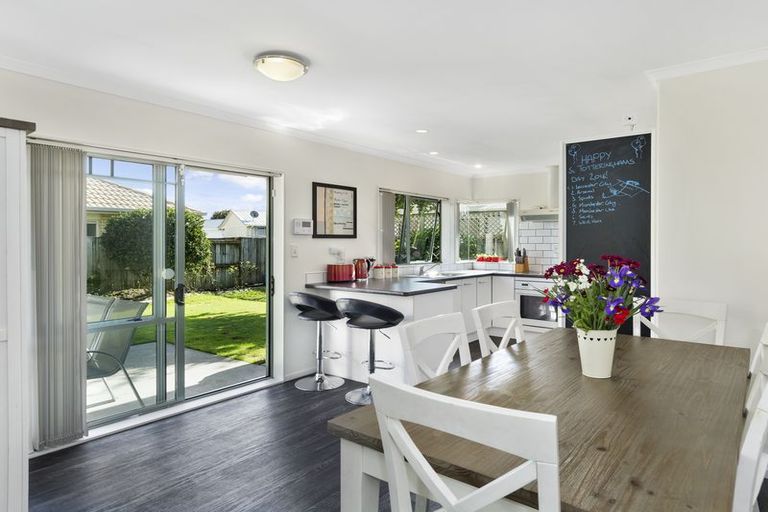 Photo of property in 17 Lavender Place, Papamoa Beach, Papamoa, 3118