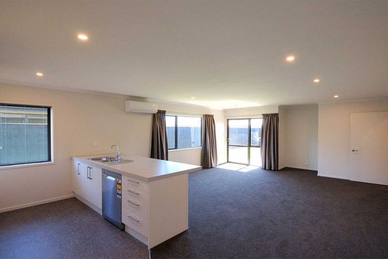 Photo of property in 33 Ragley Way, Rolleston, 7615