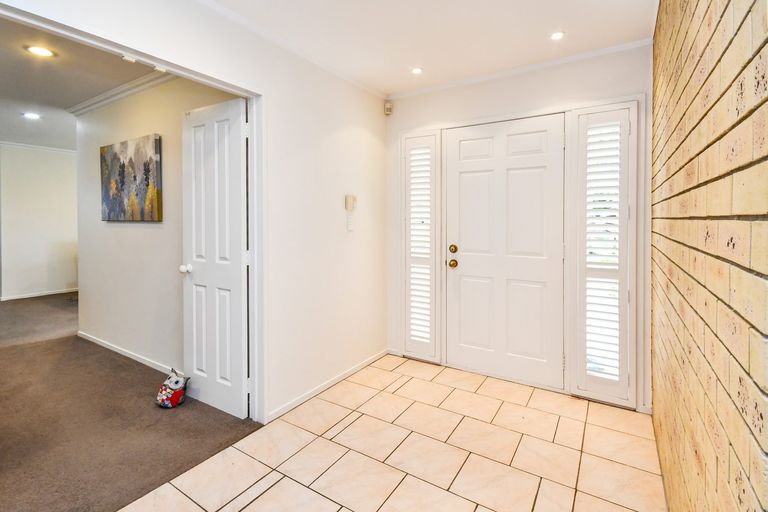 Photo of property in 15 Len Garlick Place, Pahurehure, Papakura, 2113