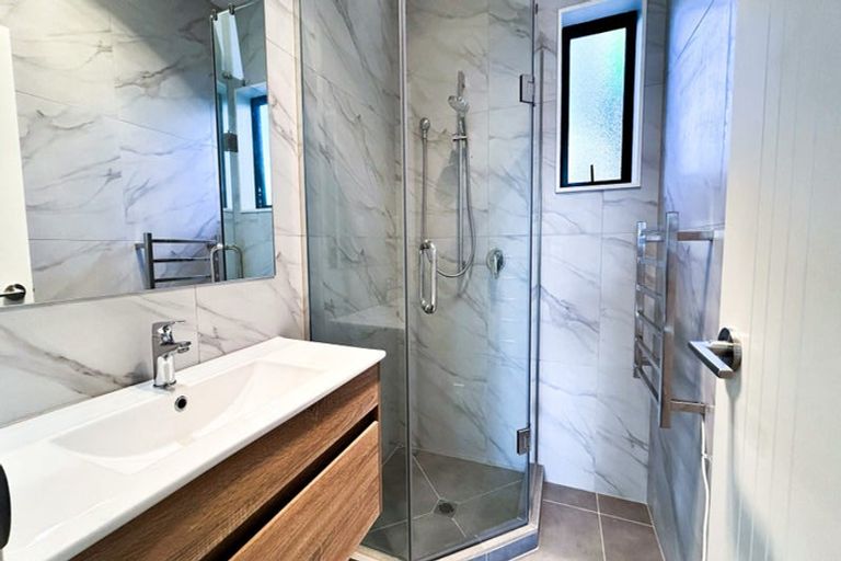 Photo of property in 24e Poinsettia Place, Henderson, Auckland, 0610