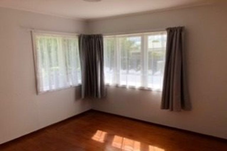 Photo of property in 51 Beach Road, Te Atatu Peninsula, Auckland, 0610