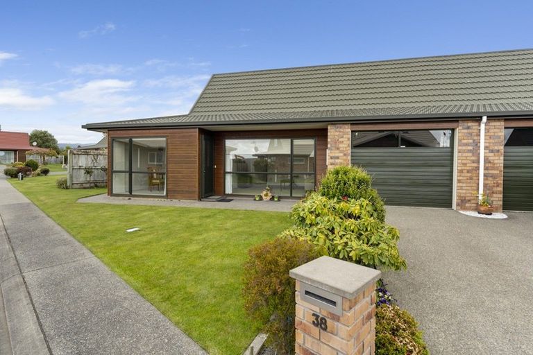 Photo of property in Rangeview Villas, 38/9 Fuller Close, Levin, 5510