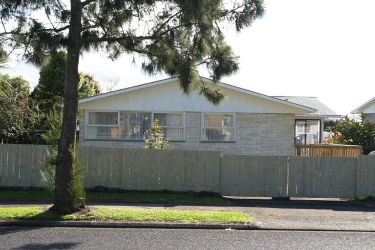 Photo of property in 6 Walden Place, Mangere East, Auckland, 2024