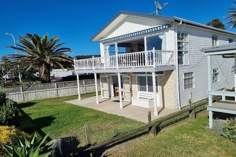 Photo of property in 32 The Terrace, Waihi Beach, 3611