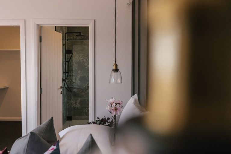 Photo of property in 5 Corsica Court, Fitzherbert, Palmerston North, 4410