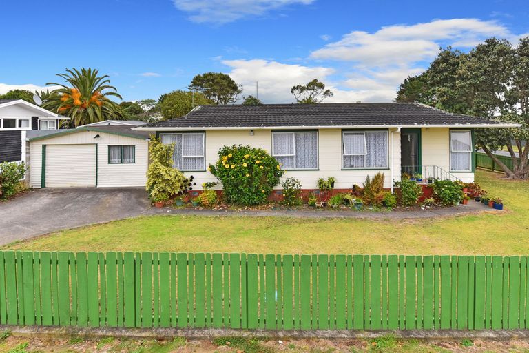 Photo of property in 1 Carbery Place, Manurewa, Auckland, 2102