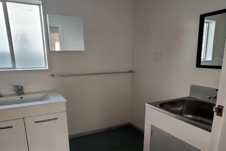 Photo of property in 20 Edgeware Road, Palmerston North, 4410