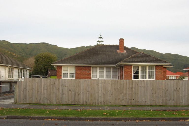 Photo of property in 34 Chapman Crescent, Naenae, Lower Hutt, 5011