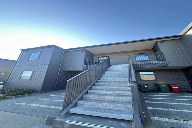 Photo of property in 8/38 Jane Maree Road, Kumeu, 0810