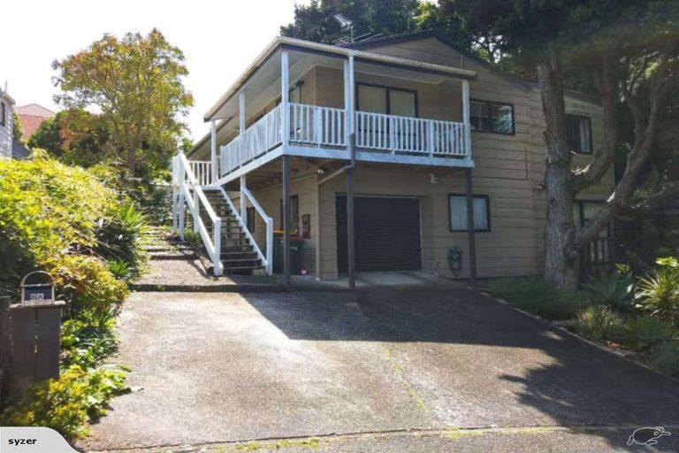 Photo of property in 8a Kingsclere Place, Goodwood Heights, Auckland, 2105