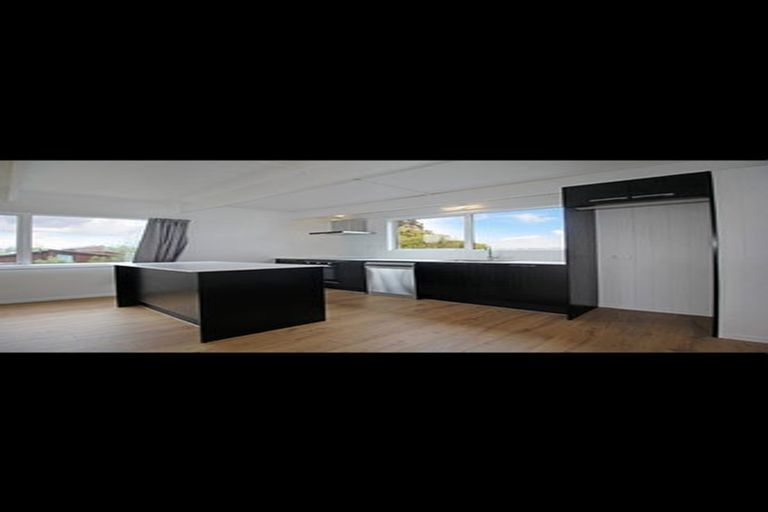 Photo of property in 1/18 Edgerton Road, Te Atatu Peninsula, Auckland, 0610